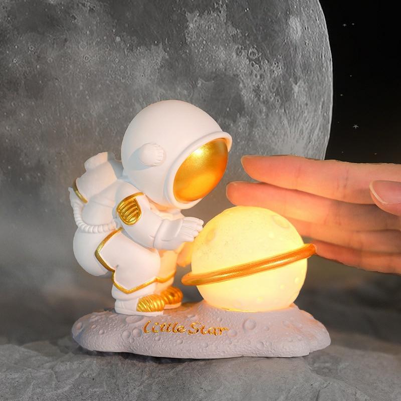 Kawaii Astronaut Planet Lamp – Limited Edition  |  Kawaii Lamps